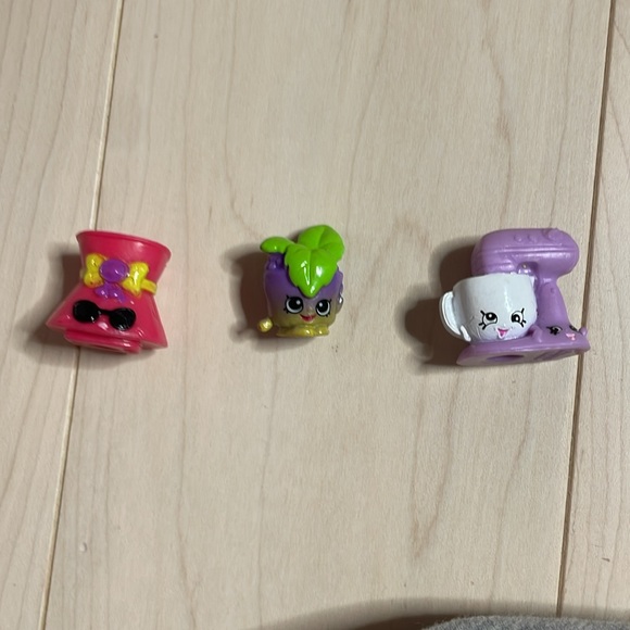12$ PER 3 SHOPKINS comment what ones you want. - Picture 8 of 10